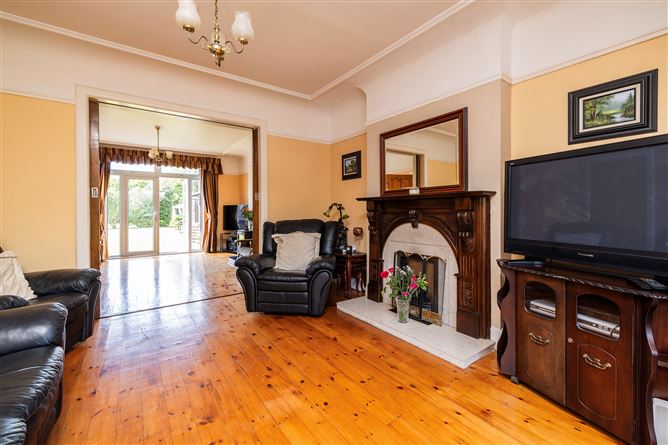 https://photos-a.propertyimages.ie/media/5/4/7/4923745/69337028-e6f4-402e-add6-27b0b493c8de_l.jpg