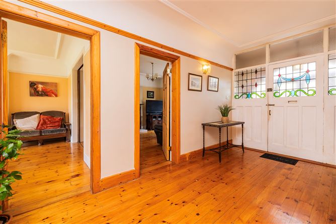 https://photos-a.propertyimages.ie/media/5/4/7/4923745/69337028-e6f4-402e-add6-27b0b493c8de_l.jpg