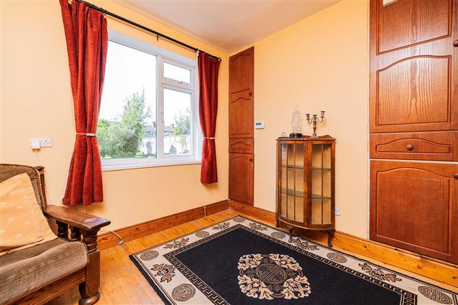https://photos-a.propertyimages.ie/media/5/4/7/4923745/69337028-e6f4-402e-add6-27b0b493c8de_l.jpg