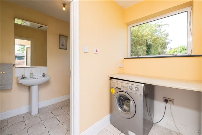 https://photos-a.propertyimages.ie/media/5/4/7/4923745/69337028-e6f4-402e-add6-27b0b493c8de_l.jpg