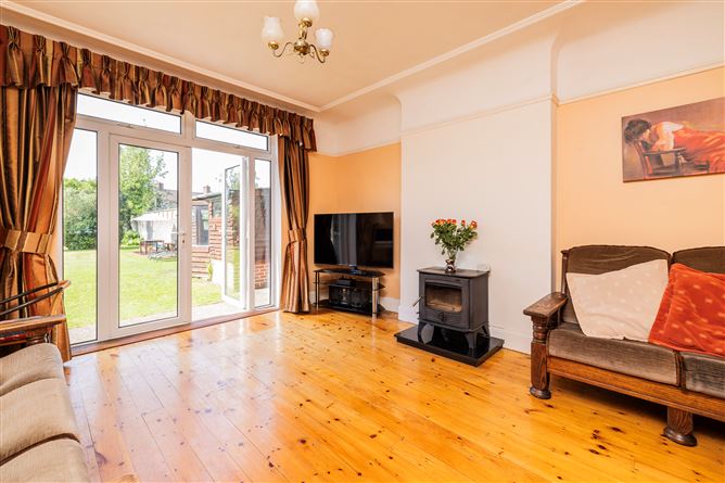 https://photos-a.propertyimages.ie/media/5/4/7/4923745/69337028-e6f4-402e-add6-27b0b493c8de_l.jpg