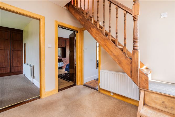 https://photos-a.propertyimages.ie/media/5/4/7/4923745/69337028-e6f4-402e-add6-27b0b493c8de_l.jpg