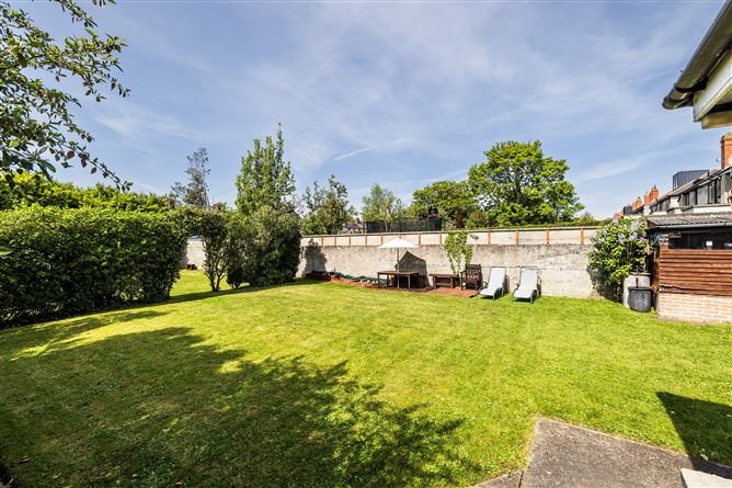 https://photos-a.propertyimages.ie/media/5/4/7/4923745/69337028-e6f4-402e-add6-27b0b493c8de_l.jpg
