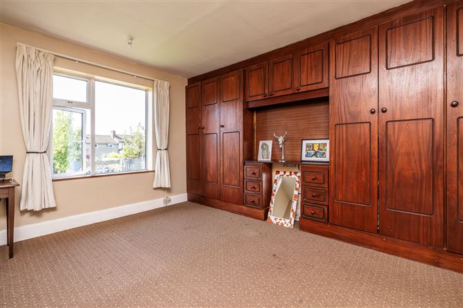 https://photos-a.propertyimages.ie/media/5/4/7/4923745/69337028-e6f4-402e-add6-27b0b493c8de_l.jpg