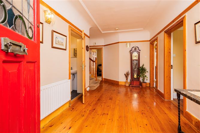 https://photos-a.propertyimages.ie/media/5/4/7/4923745/69337028-e6f4-402e-add6-27b0b493c8de_l.jpg