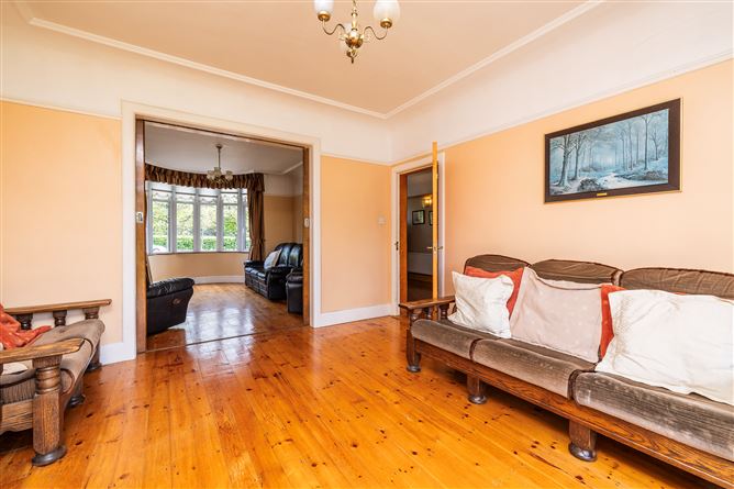 https://photos-a.propertyimages.ie/media/5/4/7/4923745/69337028-e6f4-402e-add6-27b0b493c8de_l.jpg