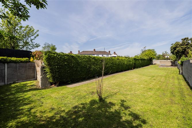 https://photos-a.propertyimages.ie/media/5/4/7/4923745/69337028-e6f4-402e-add6-27b0b493c8de_l.jpg