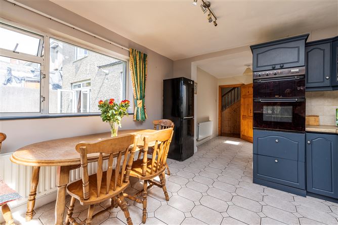 https://photos-a.propertyimages.ie/media/5/4/7/4923745/69337028-e6f4-402e-add6-27b0b493c8de_l.jpg