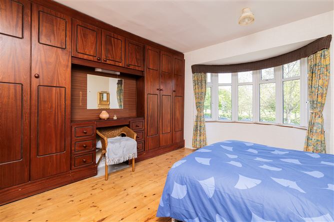 https://photos-a.propertyimages.ie/media/5/4/7/4923745/69337028-e6f4-402e-add6-27b0b493c8de_l.jpg