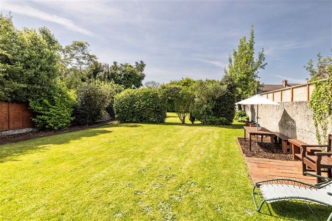 https://photos-a.propertyimages.ie/media/5/4/7/4923745/69337028-e6f4-402e-add6-27b0b493c8de_l.jpg