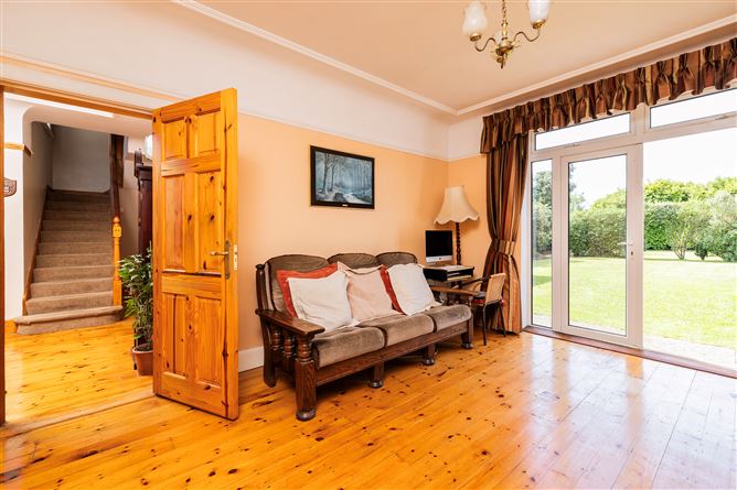 https://photos-a.propertyimages.ie/media/5/4/7/4923745/69337028-e6f4-402e-add6-27b0b493c8de_l.jpg