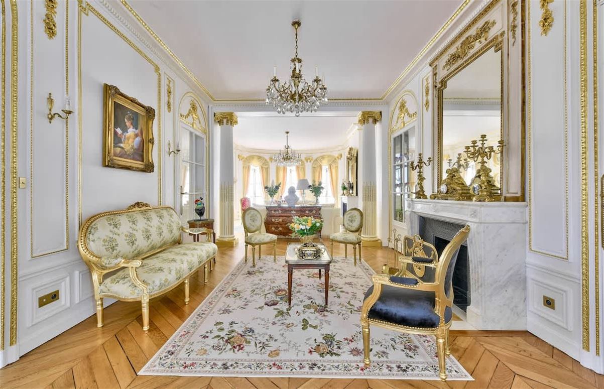 Royal Luxury,Paris,Île-de-France,France