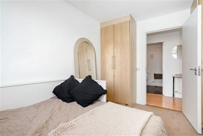 48 Castlegate Crescent, Adamstown, County Dublin