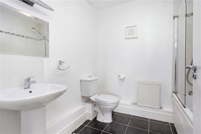 48 Castlegate Crescent, Adamstown, County Dublin