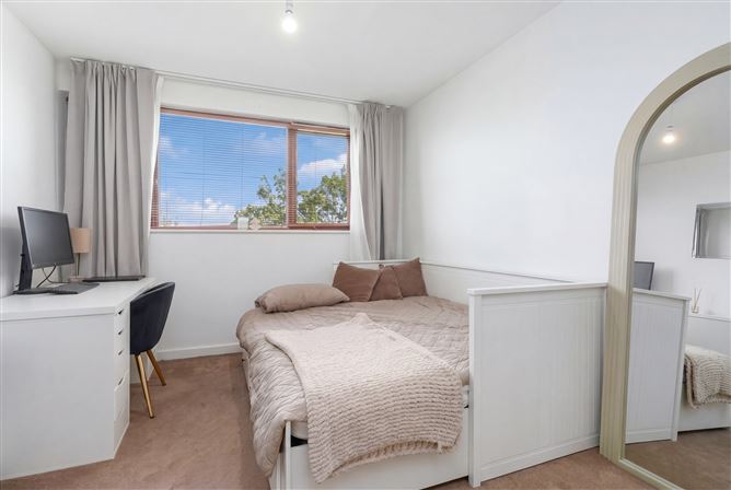 48 Castlegate Crescent, Adamstown, County Dublin