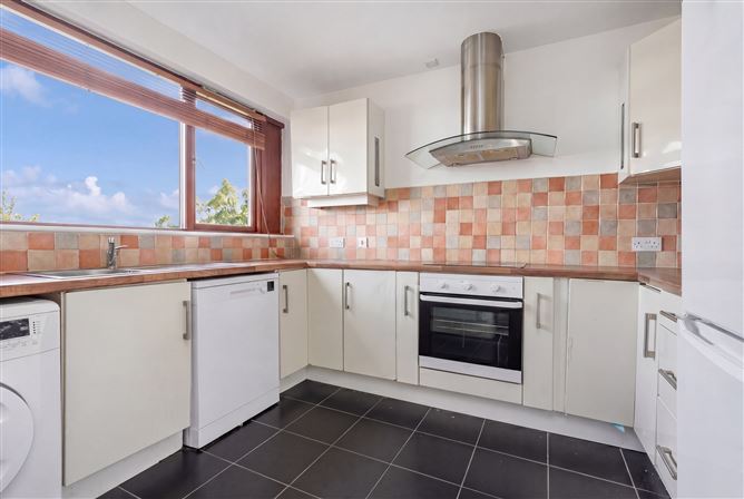 48 Castlegate Crescent, Adamstown, County Dublin