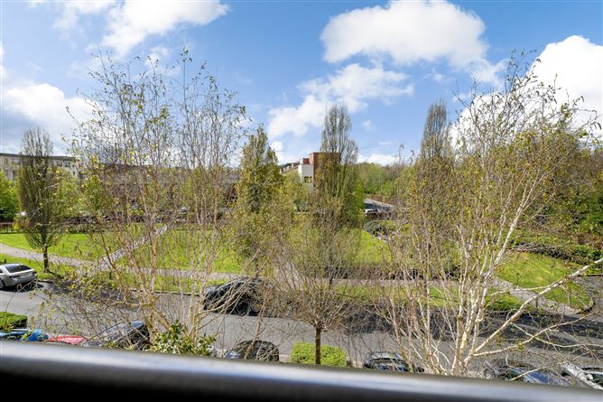 48 Castlegate Crescent, Adamstown, County Dublin