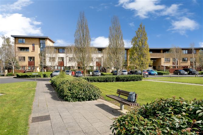 48 Castlegate Crescent, Adamstown, County Dublin