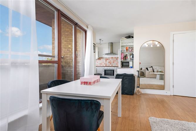 48 Castlegate Crescent, Adamstown, County Dublin