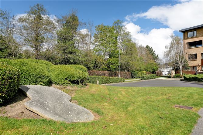 48 Castlegate Crescent, Adamstown, County Dublin