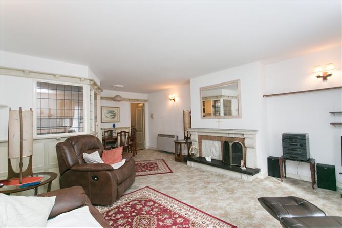 3 White Oaks, Roebuck Road, Clonskeagh, Dublin 14