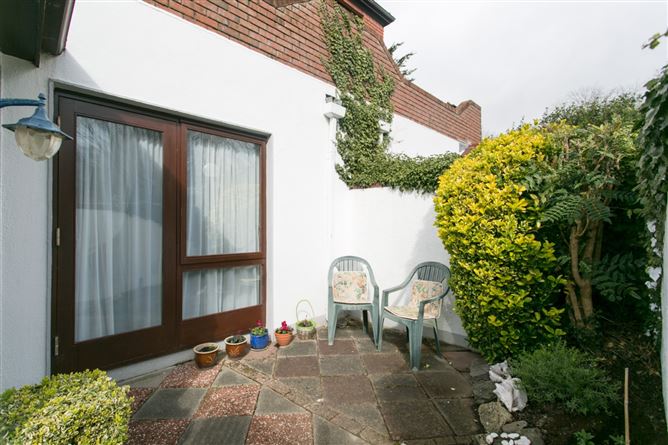 3 White Oaks, Roebuck Road, Clonskeagh, Dublin 14