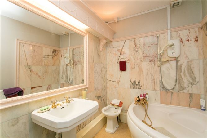 3 White Oaks, Roebuck Road, Clonskeagh, Dublin 14