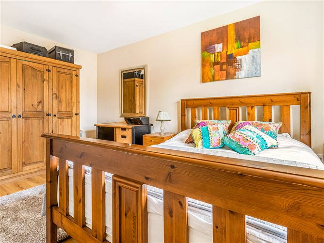 12 The Court, Walshestown Park, Newbridge, Kildare
