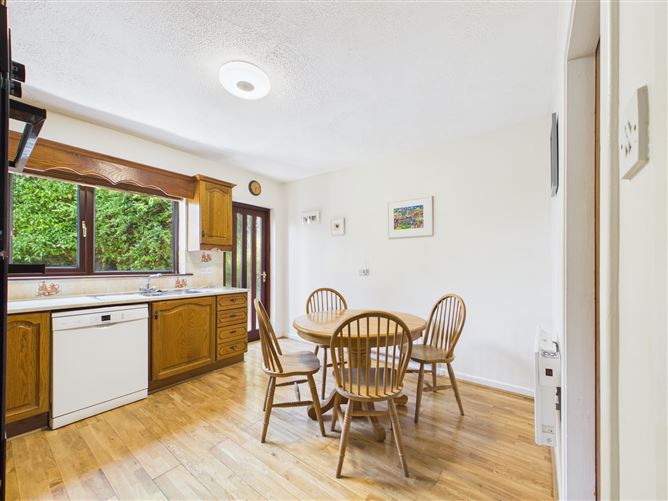 28 Newlyn Vale, Rochestown Road, Co. Cork , Rochestown, Cork