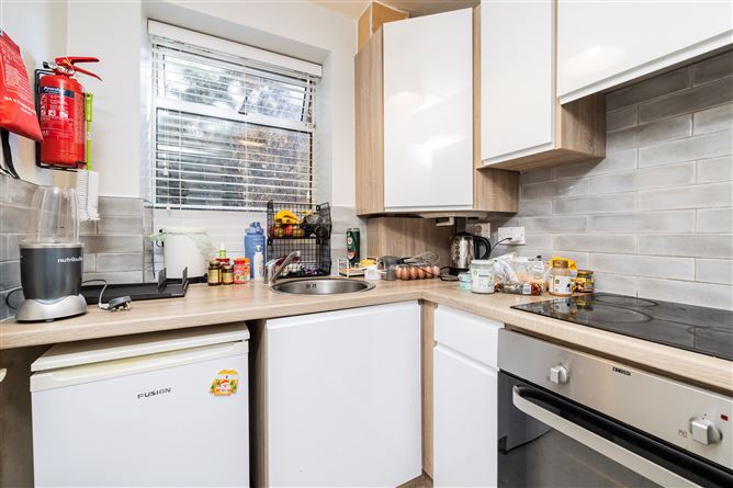 https://photos-a.propertyimages.ie/media/5/5/0/4943055/e266fac0-af2c-4655-bed1-9f5bbc2338a7_l.jpg