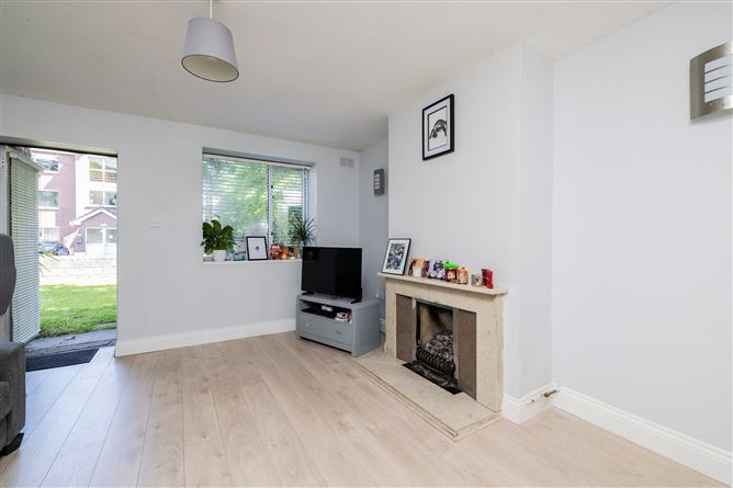 https://photos-a.propertyimages.ie/media/5/5/0/4943055/e266fac0-af2c-4655-bed1-9f5bbc2338a7_l.jpg