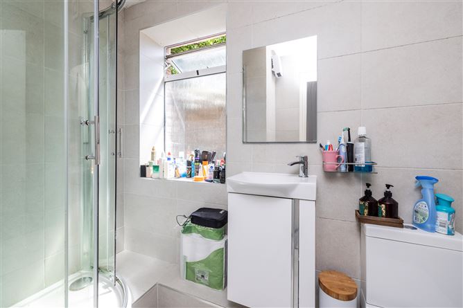https://photos-a.propertyimages.ie/media/5/5/0/4943055/e266fac0-af2c-4655-bed1-9f5bbc2338a7_l.jpg