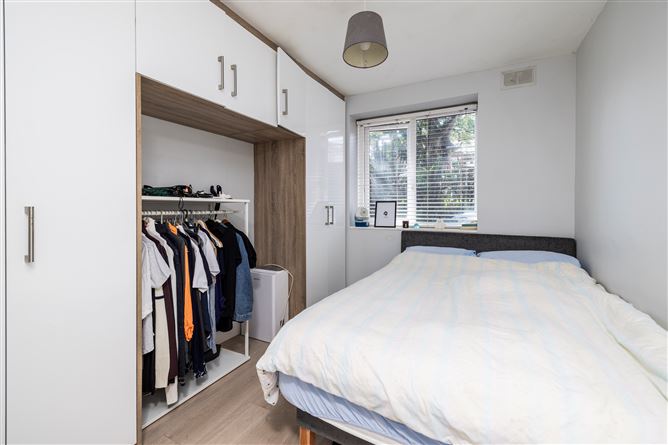 https://photos-a.propertyimages.ie/media/5/5/0/4943055/e266fac0-af2c-4655-bed1-9f5bbc2338a7_l.jpg