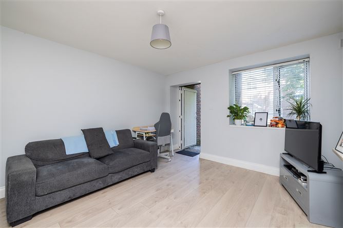 https://photos-a.propertyimages.ie/media/5/5/0/4943055/e266fac0-af2c-4655-bed1-9f5bbc2338a7_l.jpg