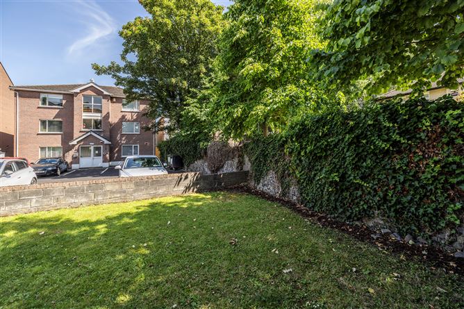 https://photos-a.propertyimages.ie/media/5/5/0/4943055/e266fac0-af2c-4655-bed1-9f5bbc2338a7_l.jpg