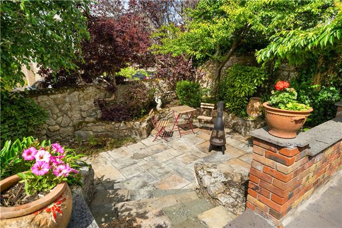 https://photos-a.propertyimages.ie/media/5/5/0/5005055/d646b0c9-bfc2-42ee-9ea8-b4e52c50bfa0_l.jpg