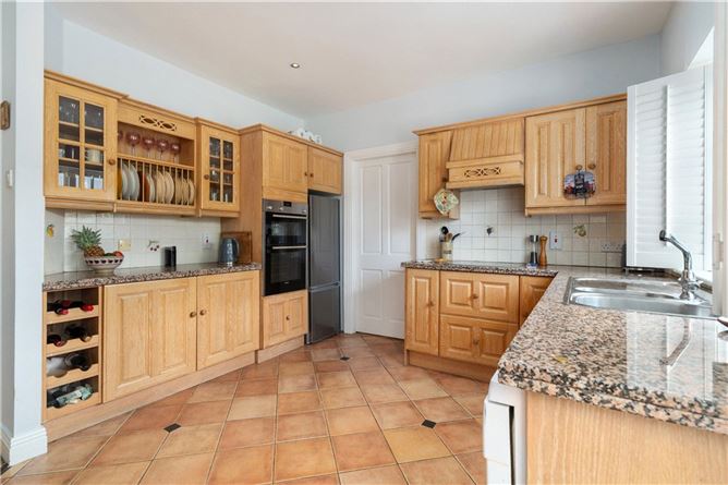 https://photos-a.propertyimages.ie/media/5/5/0/5005055/d646b0c9-bfc2-42ee-9ea8-b4e52c50bfa0_l.jpg