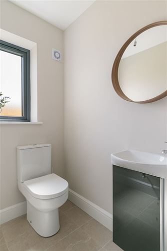 https://photos-a.propertyimages.ie/media/5/5/1/4910155/49d3b857-fa8e-456a-bfa5-be7944c36ab4_l.jpg