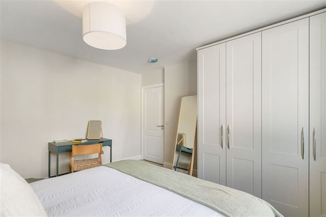 https://photos-a.propertyimages.ie/media/5/5/1/4910155/49d3b857-fa8e-456a-bfa5-be7944c36ab4_l.jpg