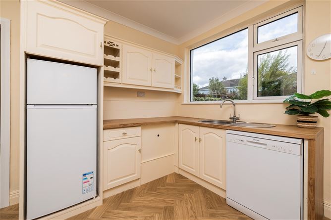 https://photos-a.propertyimages.ie/media/5/5/1/4958155/ce8b1c46-6aa6-4208-88ba-63d2303fc9b1_l.jpg