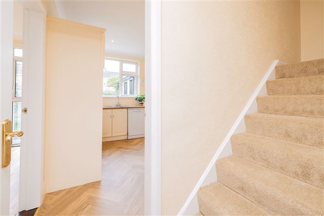https://photos-a.propertyimages.ie/media/5/5/1/4958155/ce8b1c46-6aa6-4208-88ba-63d2303fc9b1_l.jpg