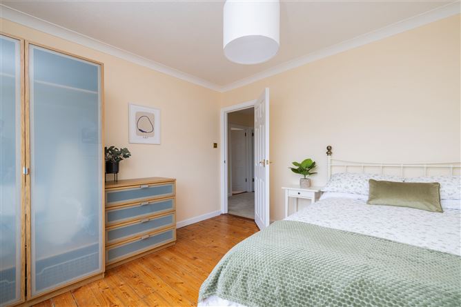 https://photos-a.propertyimages.ie/media/5/5/1/4958155/ce8b1c46-6aa6-4208-88ba-63d2303fc9b1_l.jpg