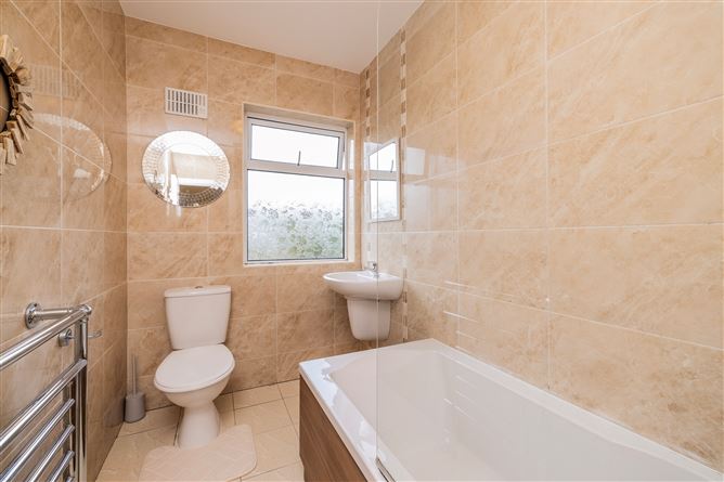 https://photos-a.propertyimages.ie/media/5/5/1/4958155/ce8b1c46-6aa6-4208-88ba-63d2303fc9b1_l.jpg