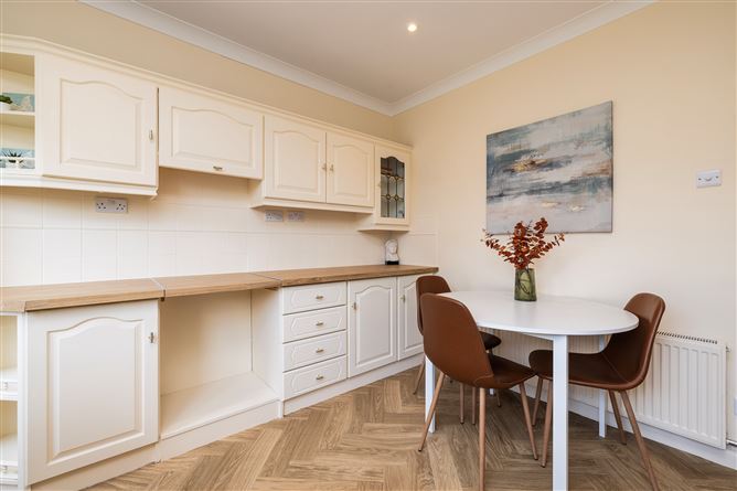https://photos-a.propertyimages.ie/media/5/5/1/4958155/ce8b1c46-6aa6-4208-88ba-63d2303fc9b1_l.jpg