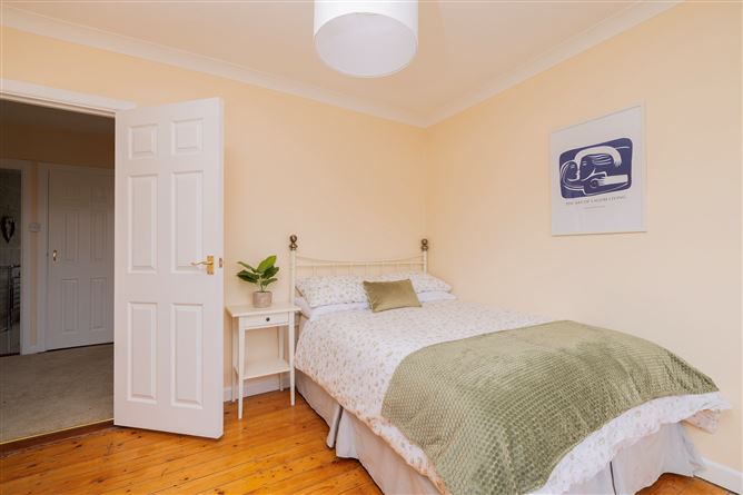 https://photos-a.propertyimages.ie/media/5/5/1/4958155/ce8b1c46-6aa6-4208-88ba-63d2303fc9b1_l.jpg