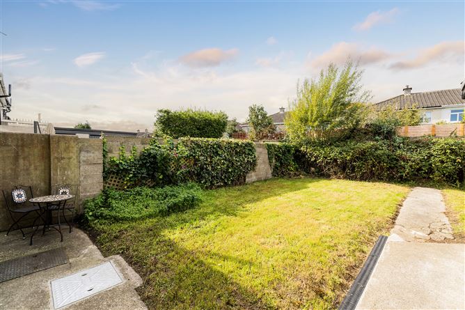 https://photos-a.propertyimages.ie/media/5/5/1/4958155/ce8b1c46-6aa6-4208-88ba-63d2303fc9b1_l.jpg