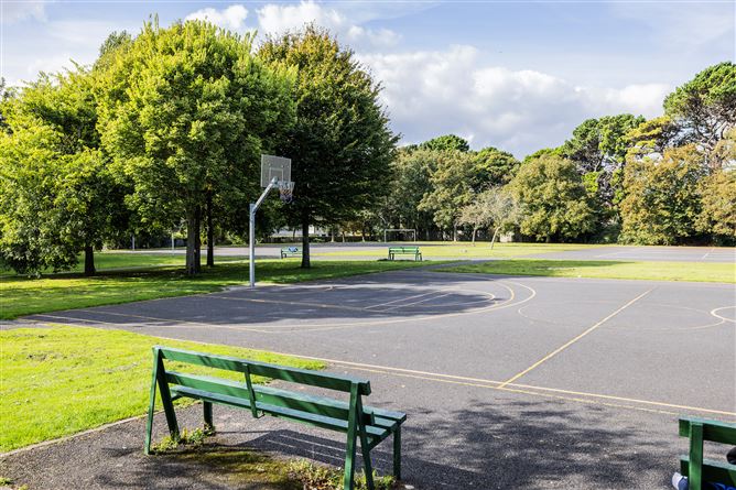 https://photos-a.propertyimages.ie/media/5/5/1/4958155/ce8b1c46-6aa6-4208-88ba-63d2303fc9b1_l.jpg