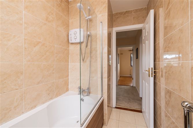 https://photos-a.propertyimages.ie/media/5/5/1/4958155/ce8b1c46-6aa6-4208-88ba-63d2303fc9b1_l.jpg