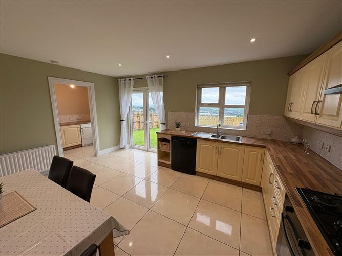 7 Orán Hill, Letterkenny, Donegal