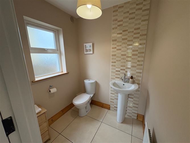 7 Orán Hill, Letterkenny, Donegal